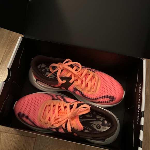 Lululemon beyondfeel running shoes - Picture 3 of 3